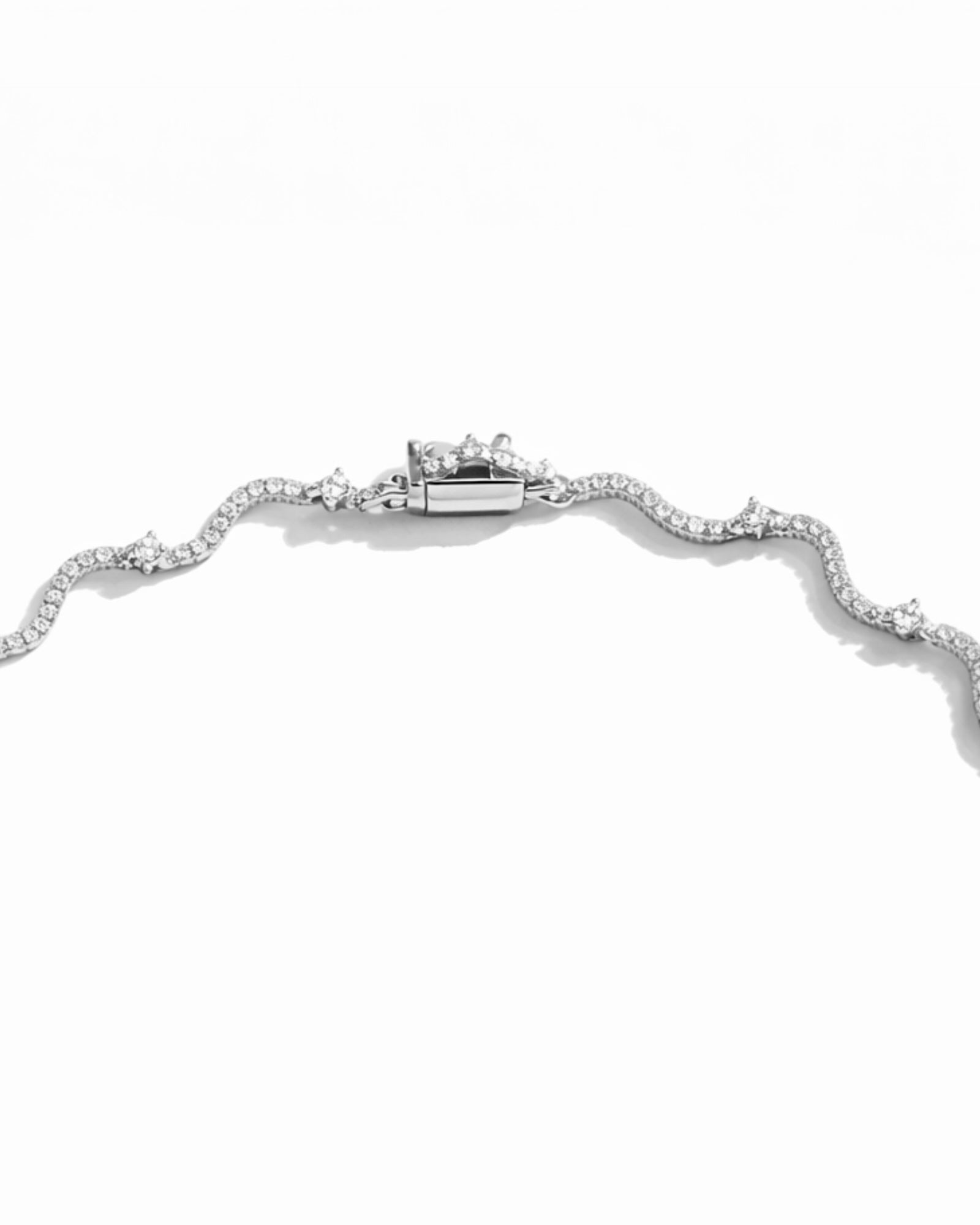 Colar Encanto com Gota em Prata Branca