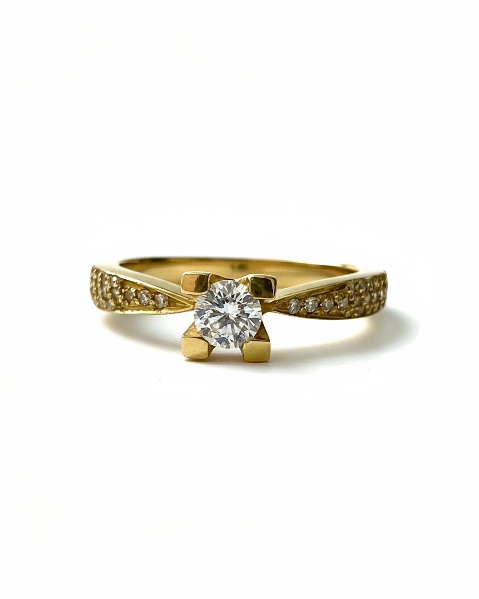 Solitaire Engagement Ring in Gold 