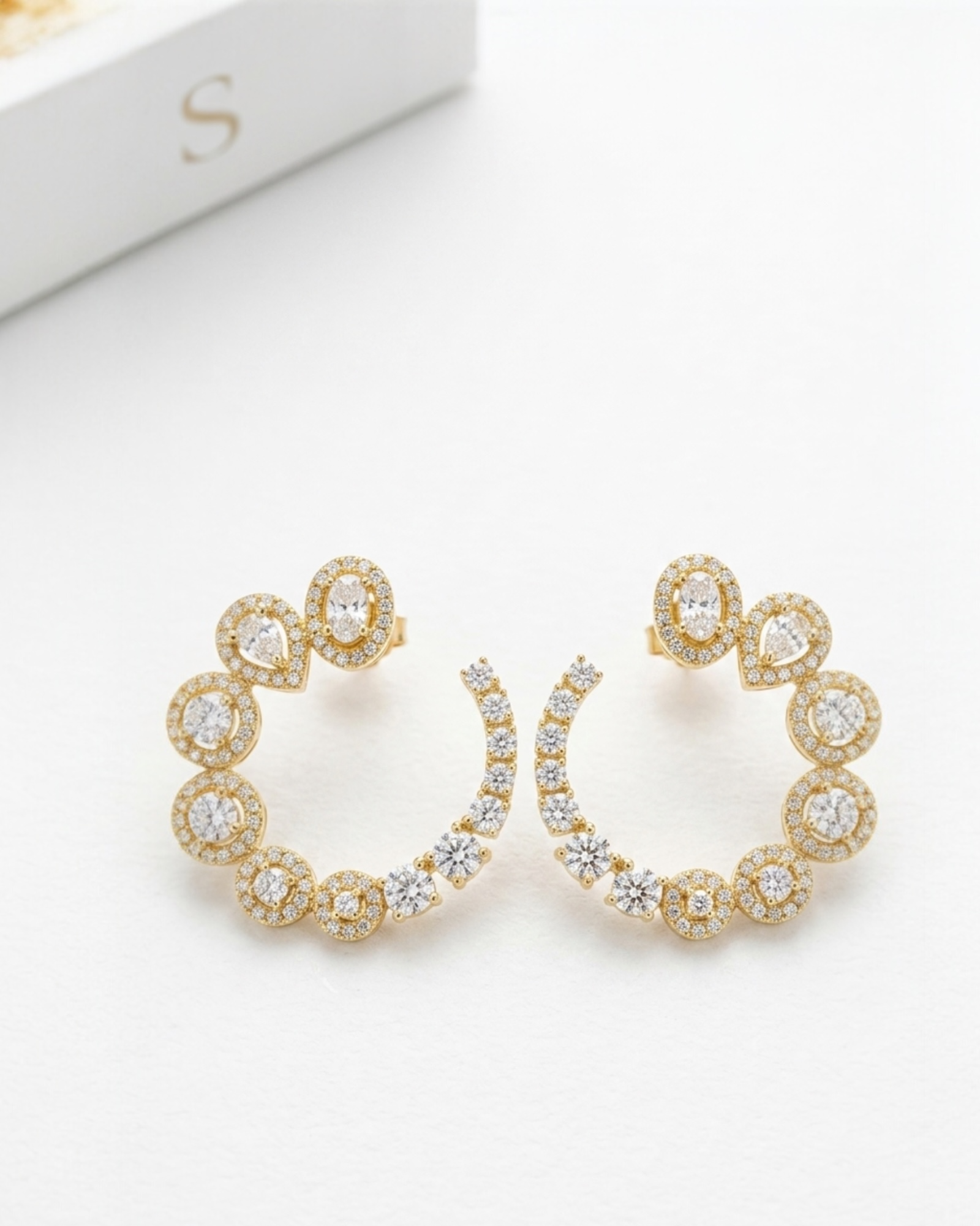 Brincos Elegância em Prata Dourada
