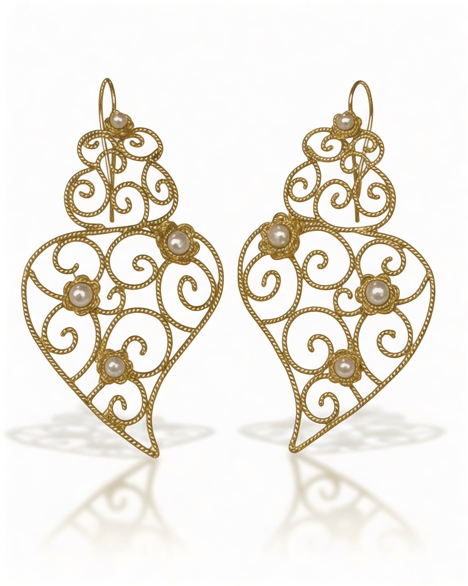 Viana Heart Pearl Earrings