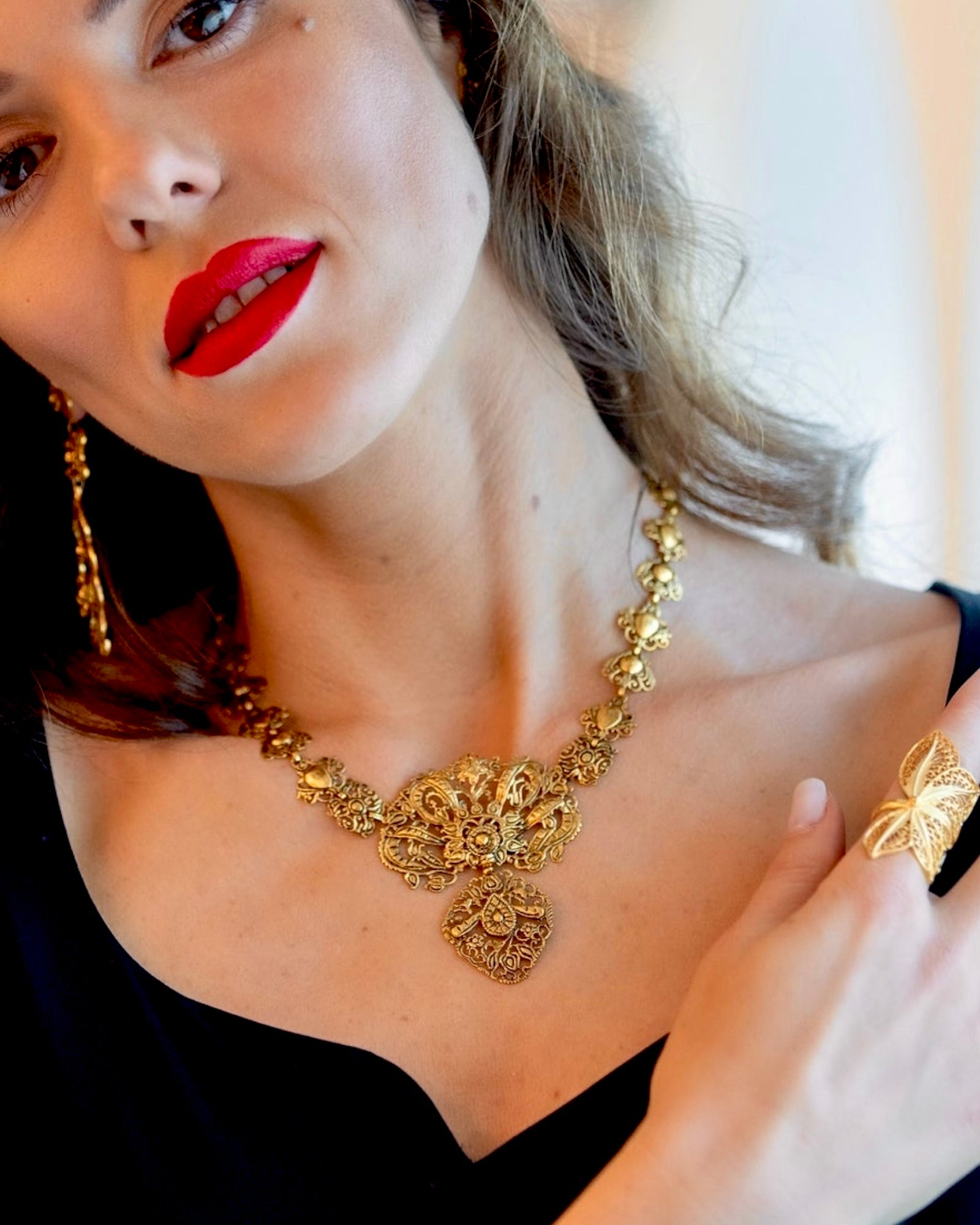 Filigree Bow Necklace in Gold-Plated Silver