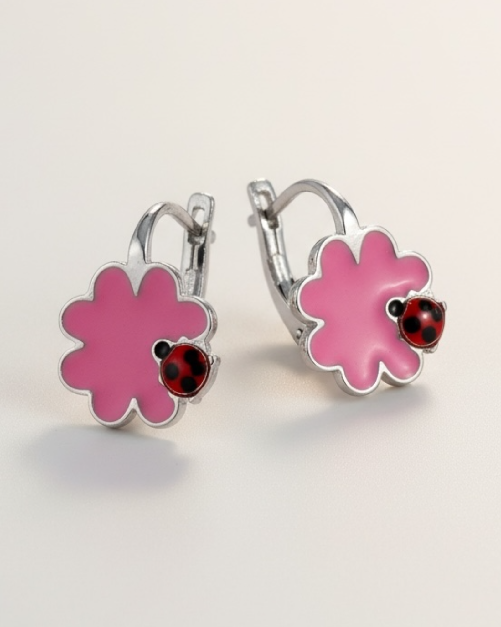 Brincos com Flor e Joaninha de Criança em Prata (com Gancho)