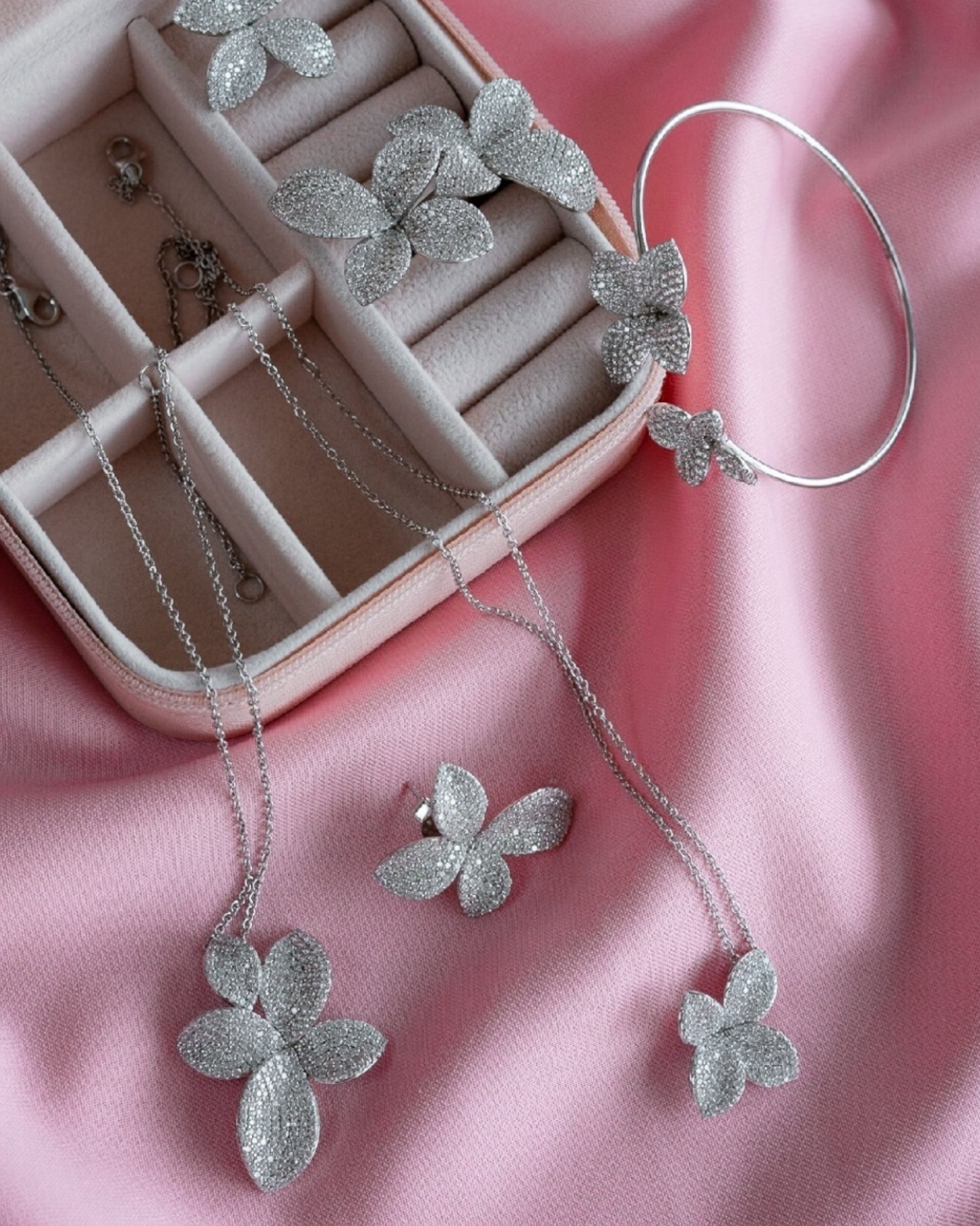 Brincos Pétalas em Prata