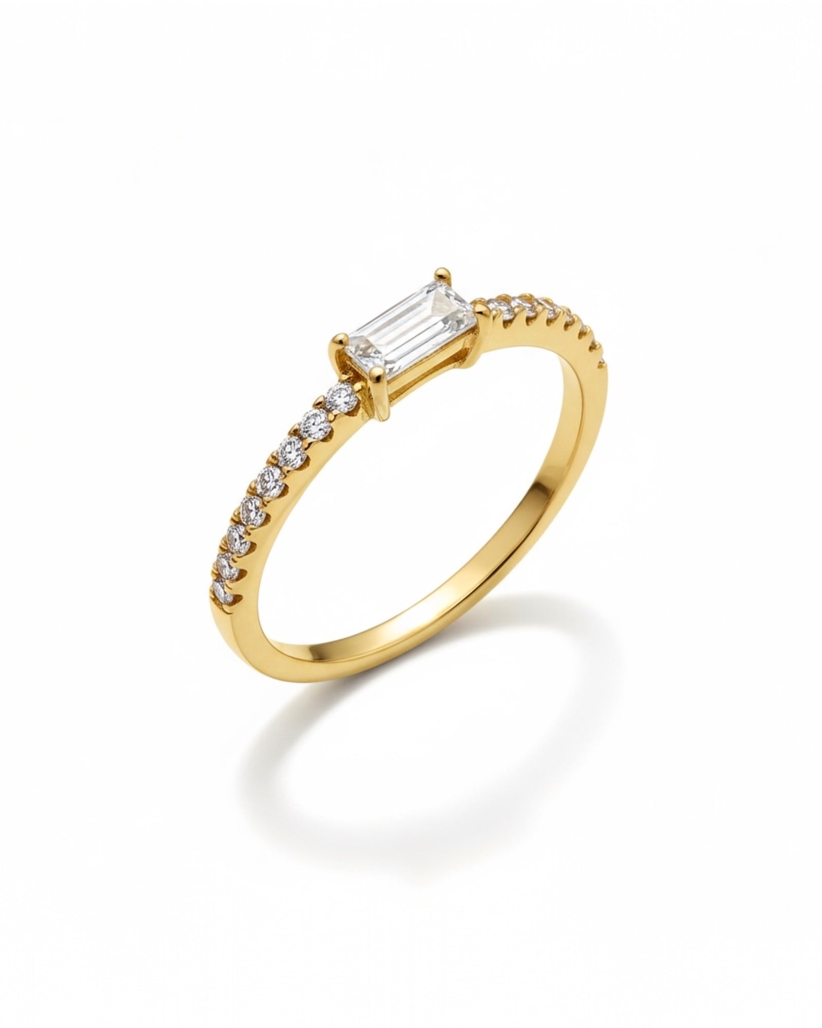 Anel Solitário em Prata Dourada