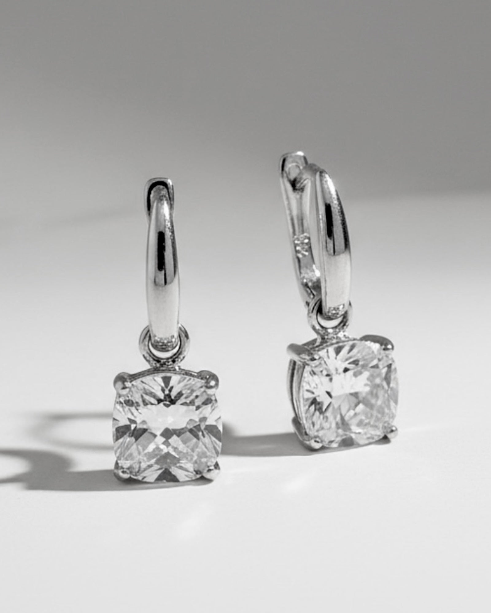 Argolas Brilhos em Prata