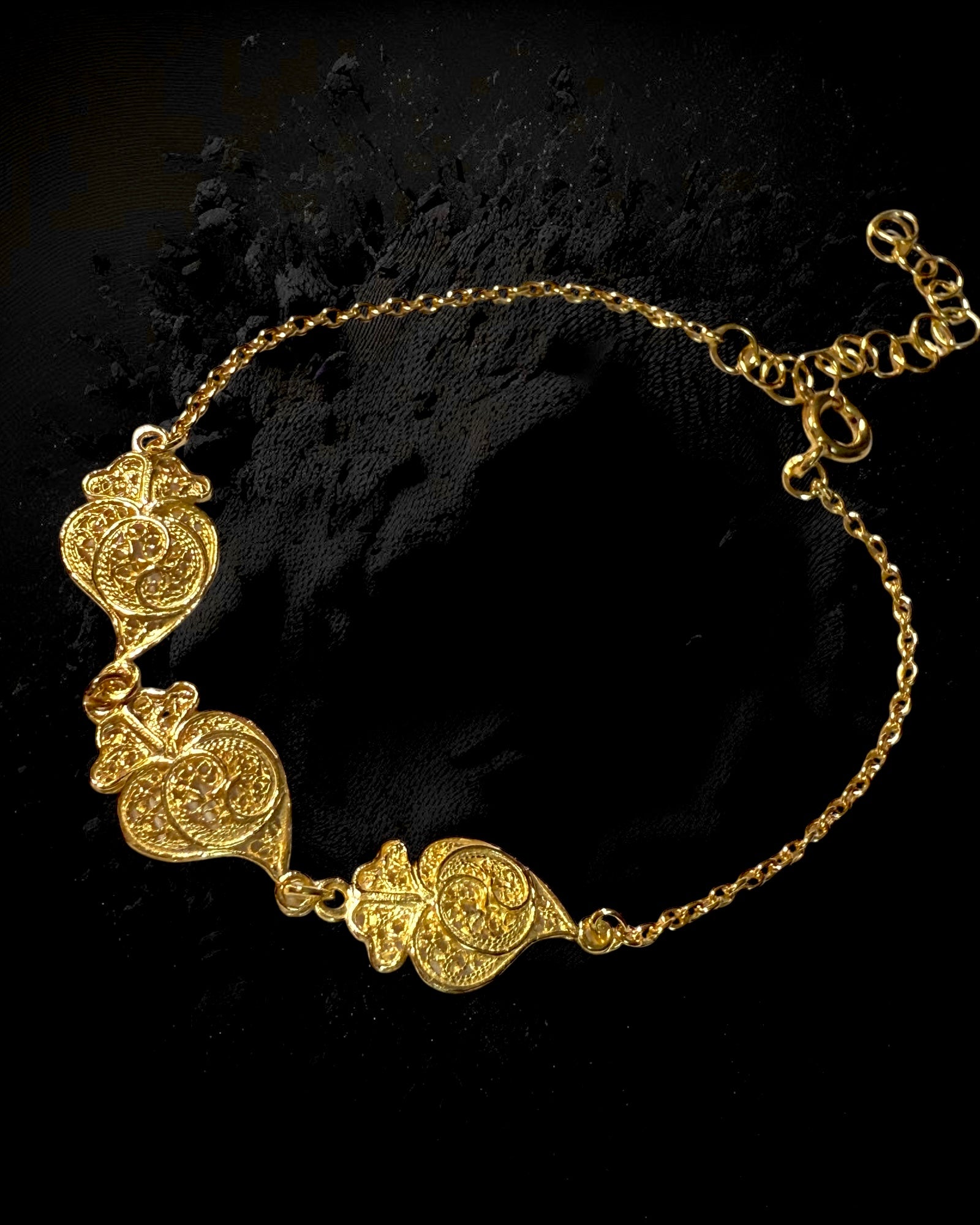 Pulseira Três Corações de Viana de Filigrana em Prata Dourada
