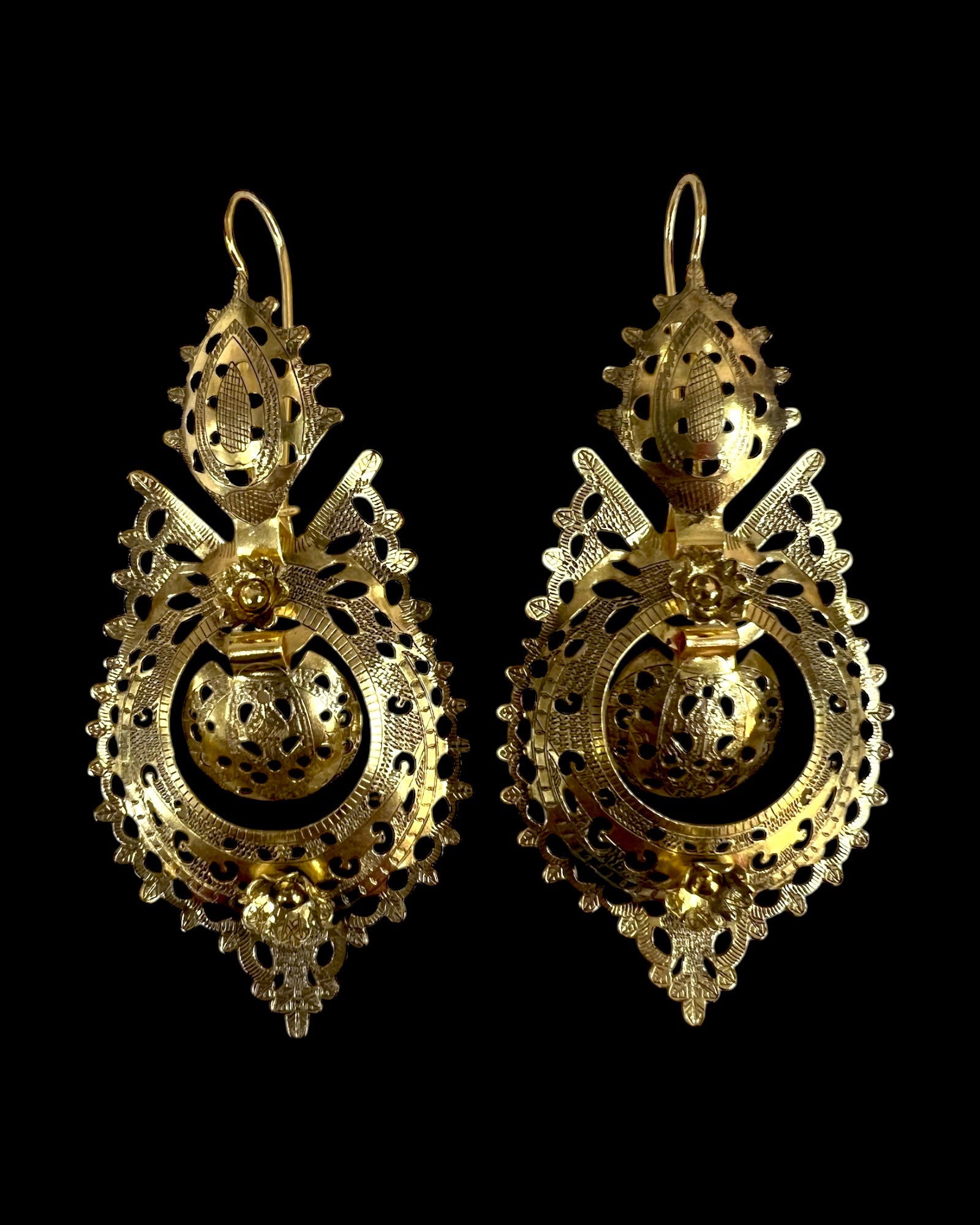 Eggshell Queen Earrings in Gold Plated Silver