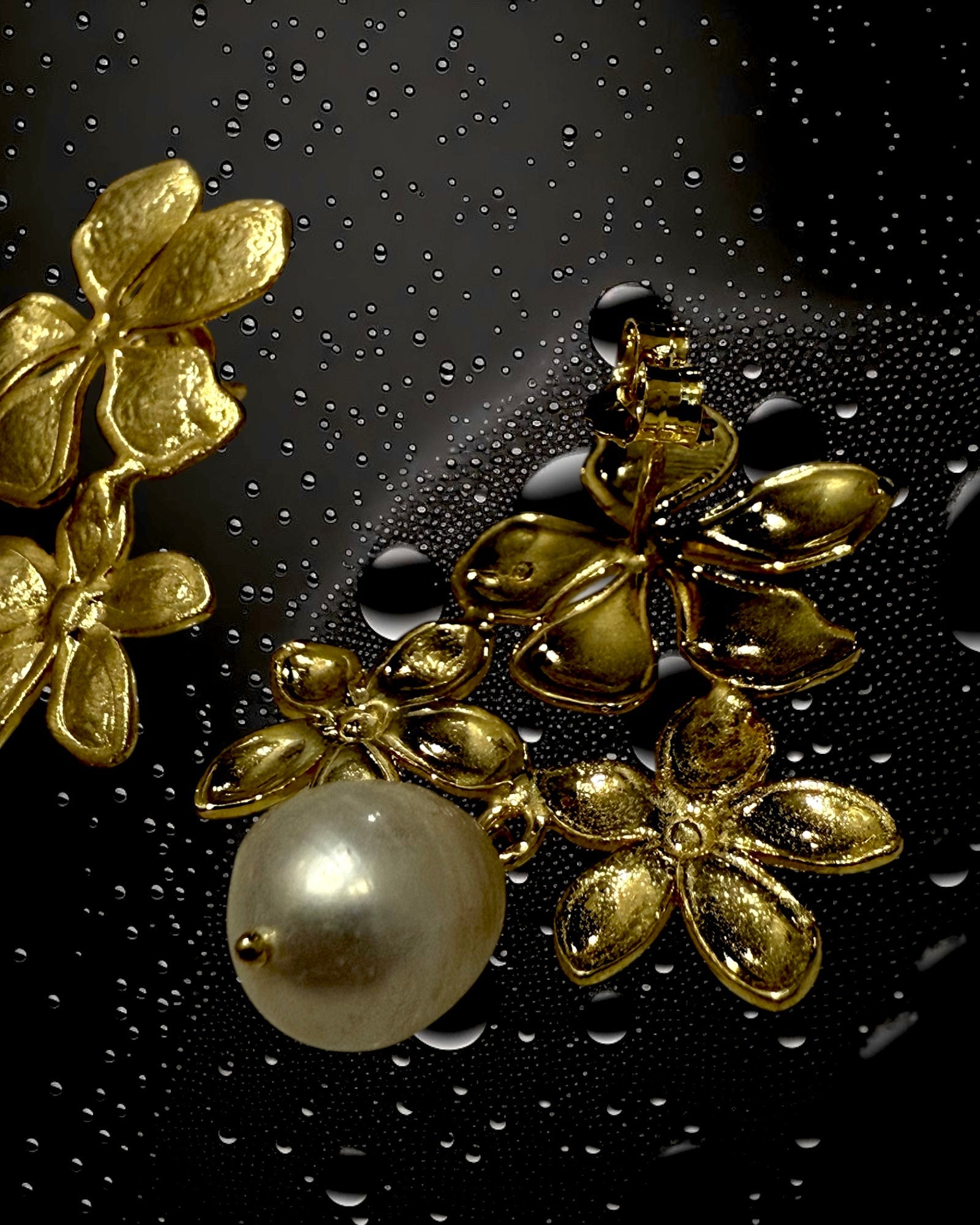 White Earrings in Gold Plated Silver