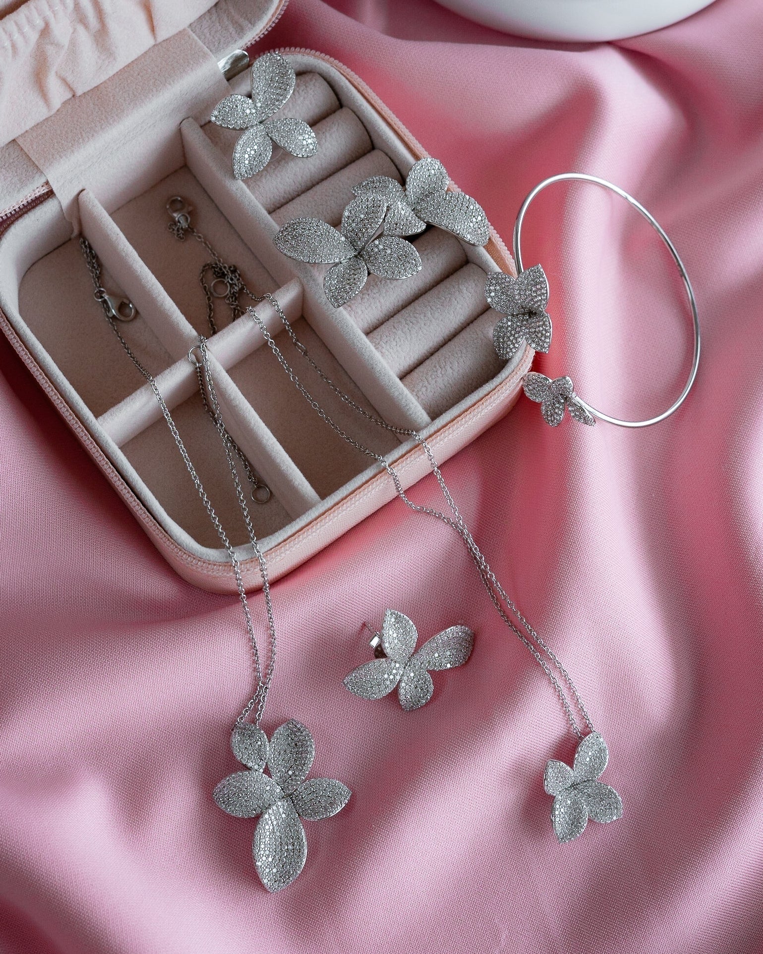 Bracelet / Slave Ring with Petals in Silver