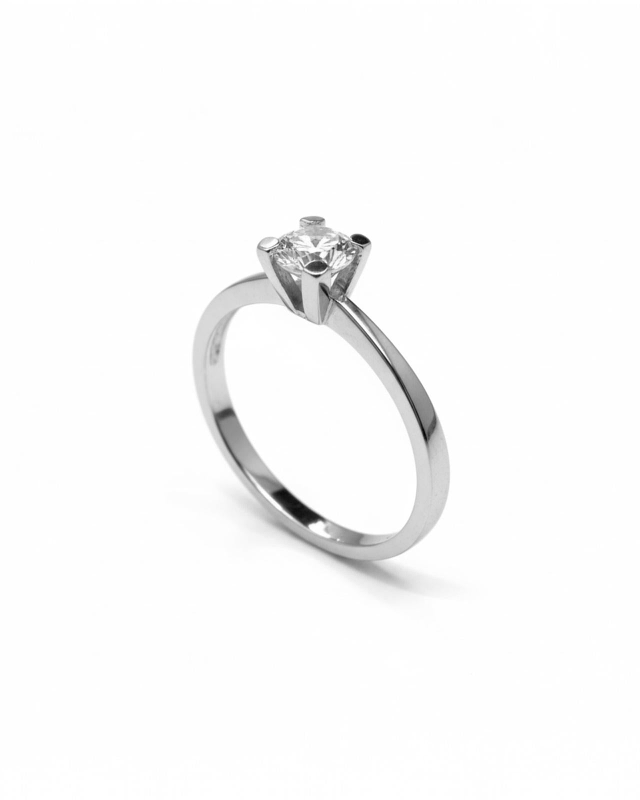 Anel Solitário em Ouro 9KL