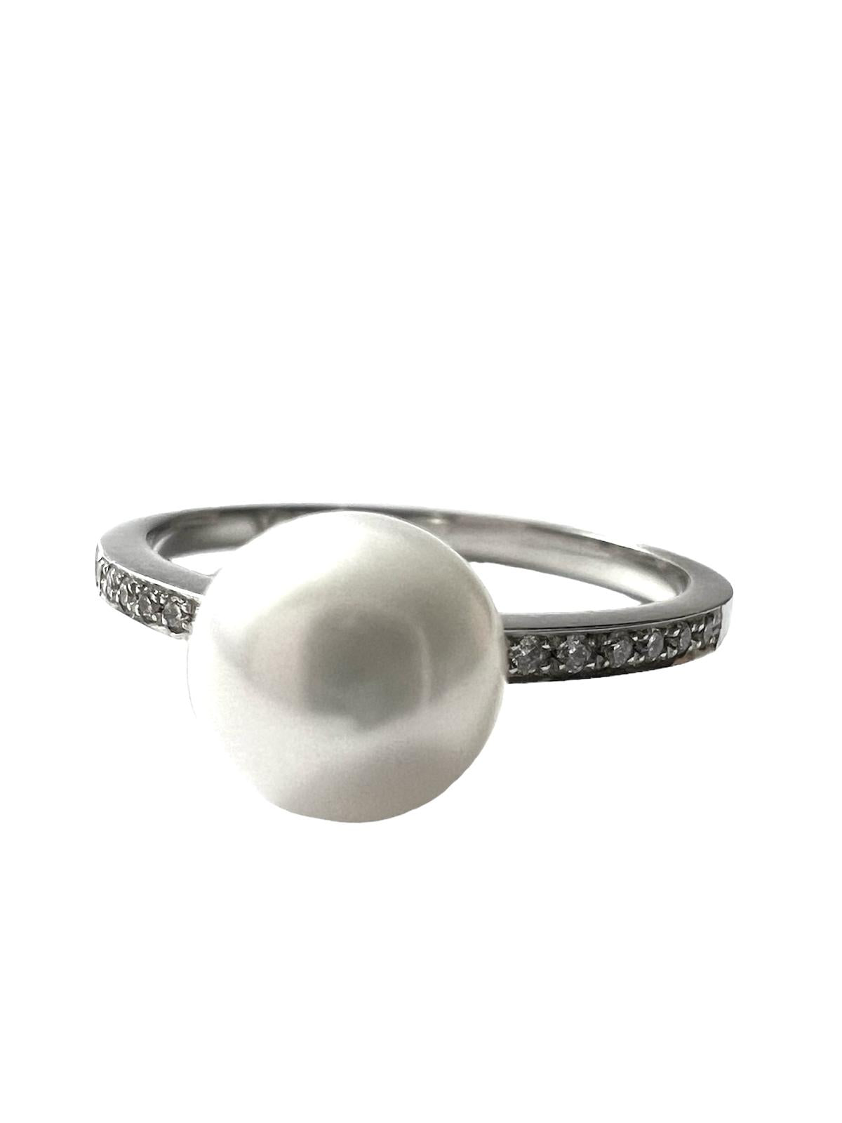 Engagement Ring with Pearl in White Gold