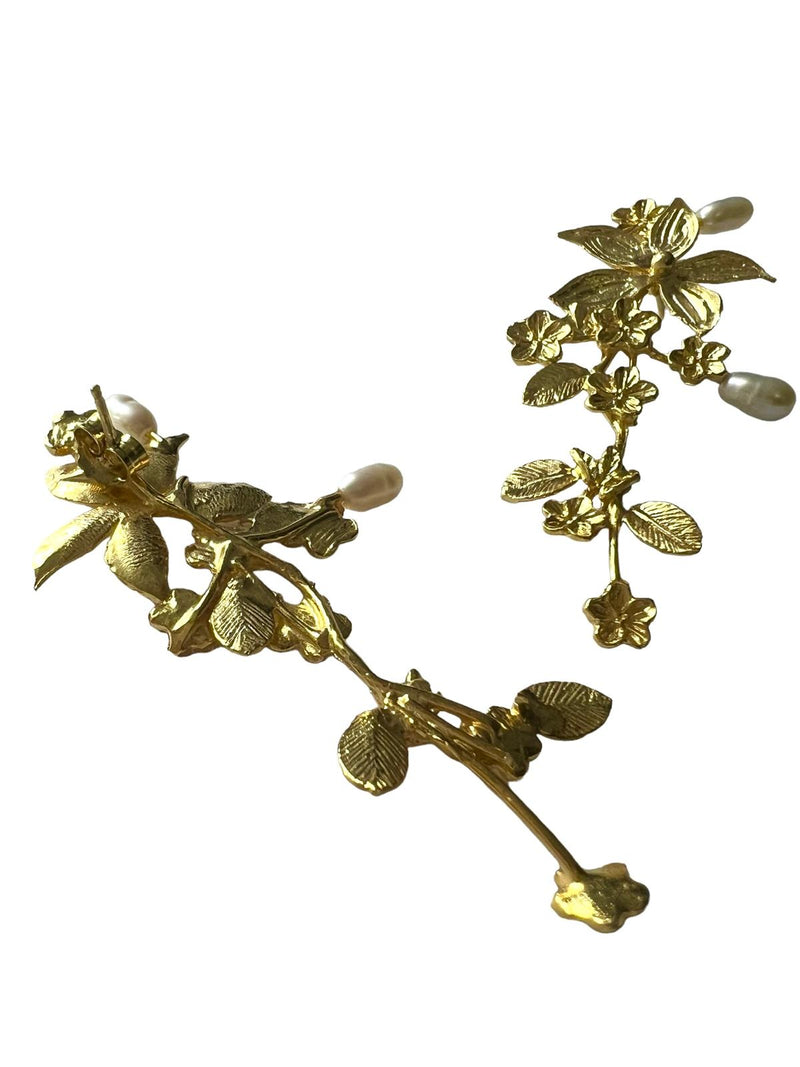 Brincos Flores Pérolas em Prata Dourada