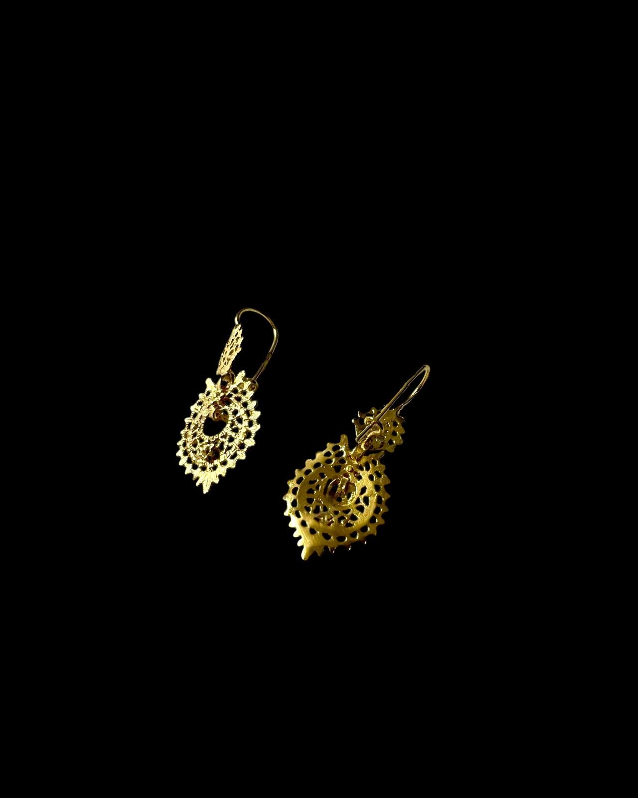 Queen Earrings in Gold Plated Silver