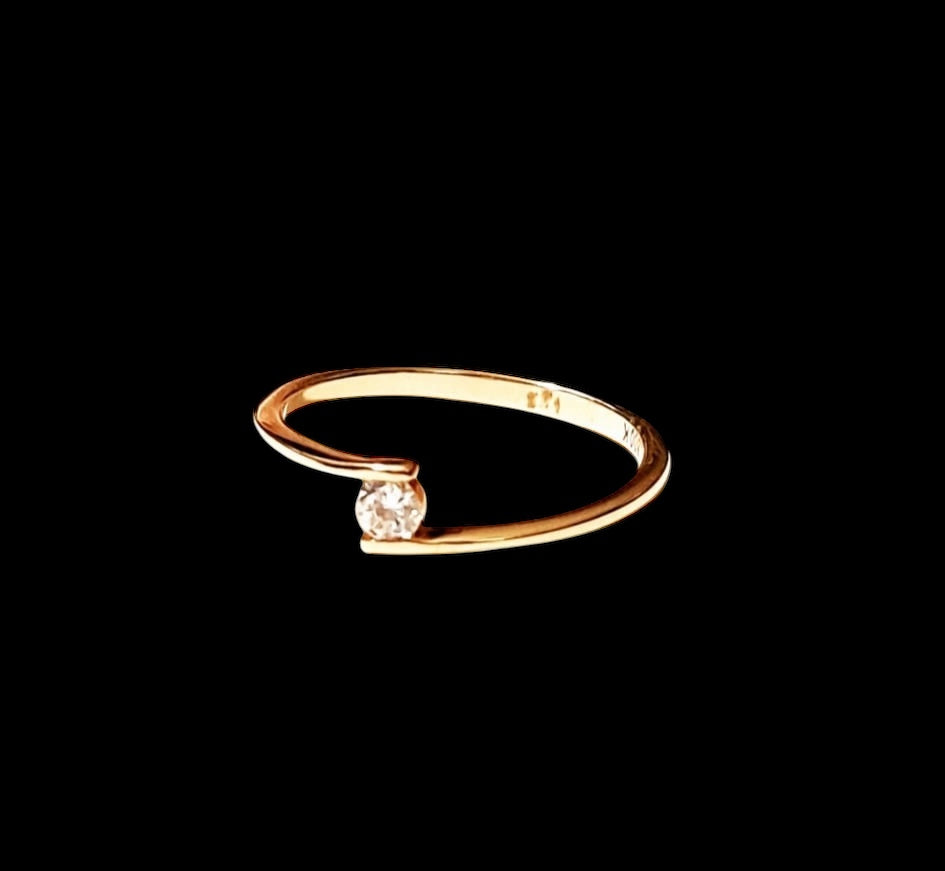 Solitaire Engagement Ring in Gold