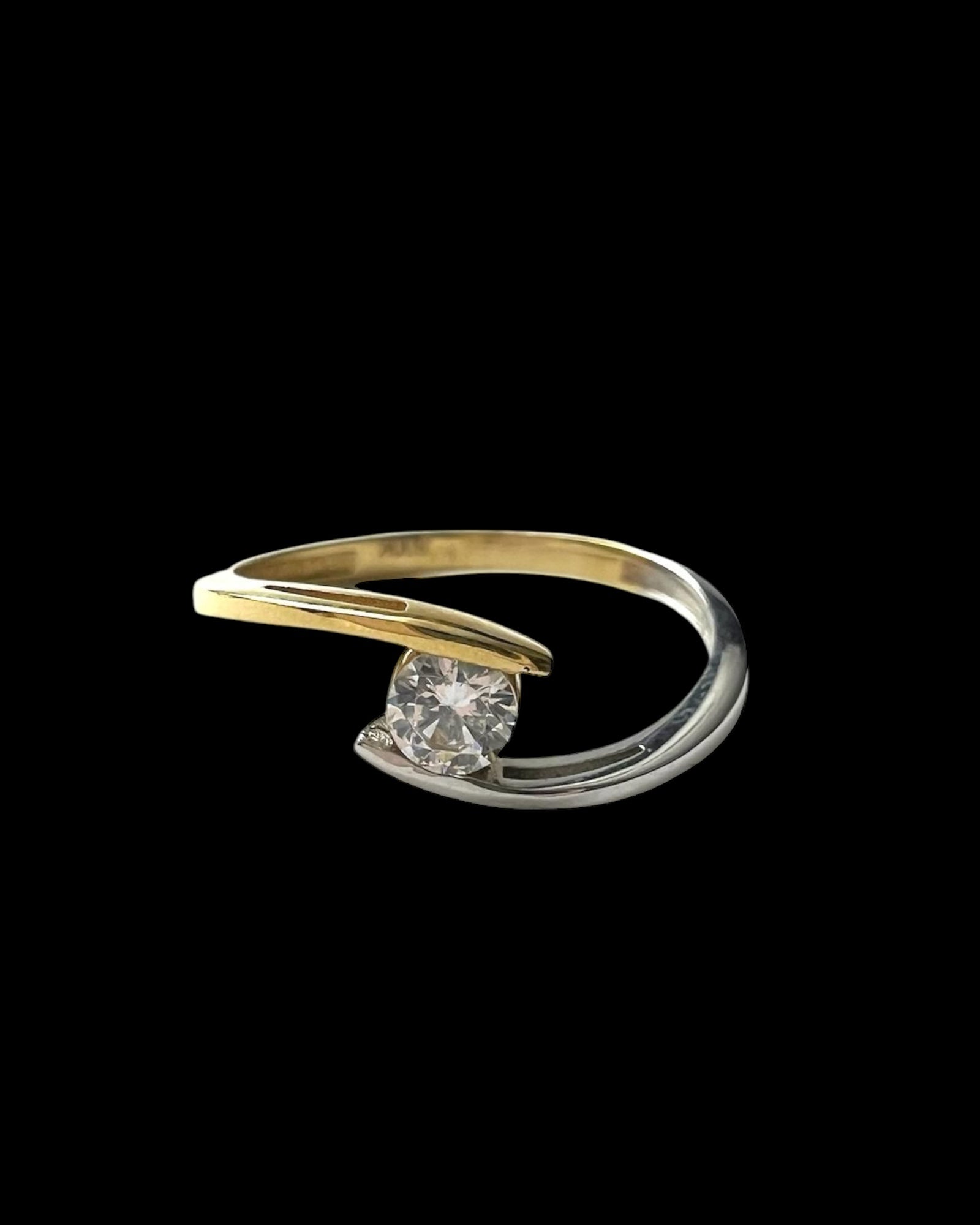 Solitaire Engagement Ring in Gold