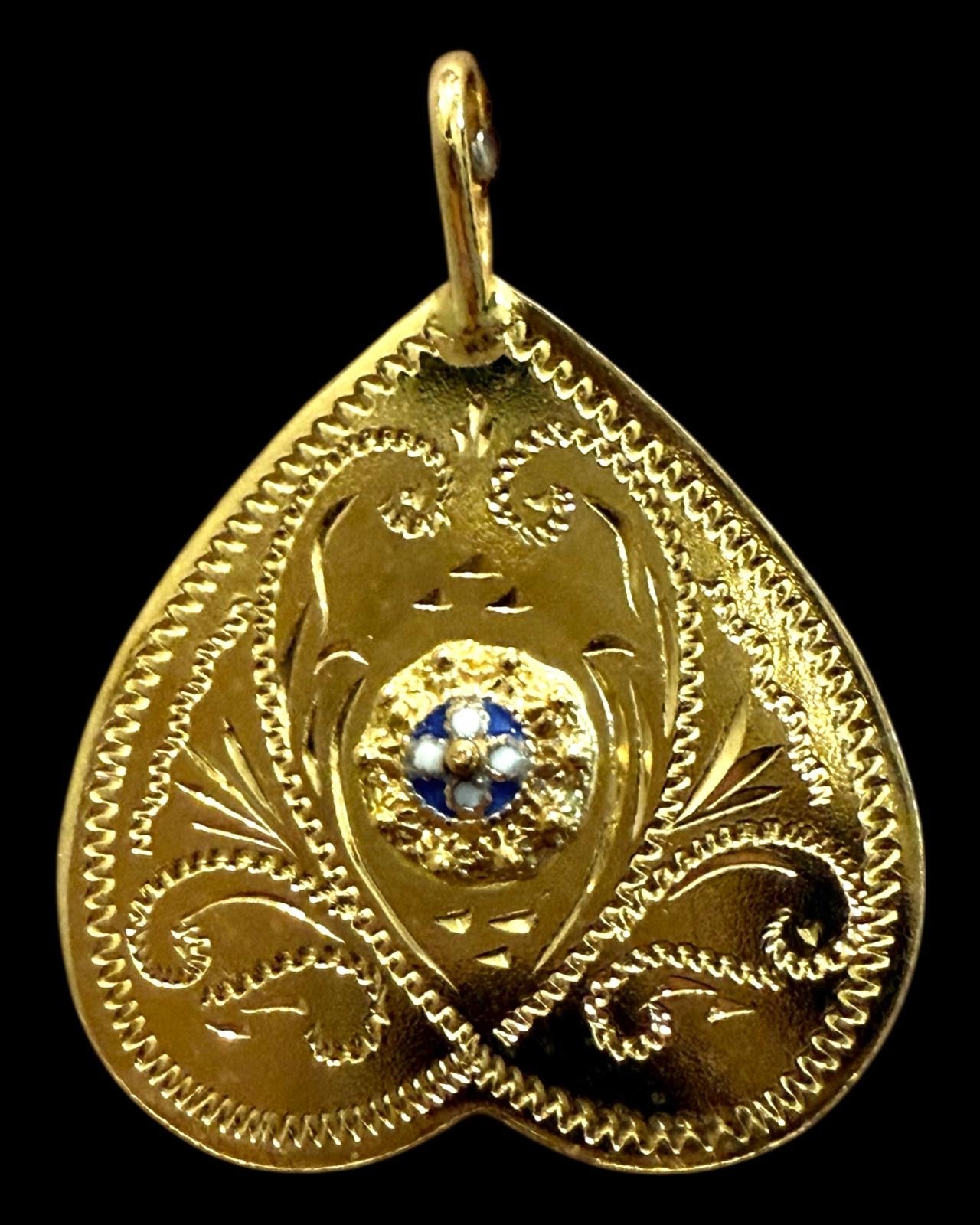 Medalha Borboleta com Caramujo em Prata Dourada
