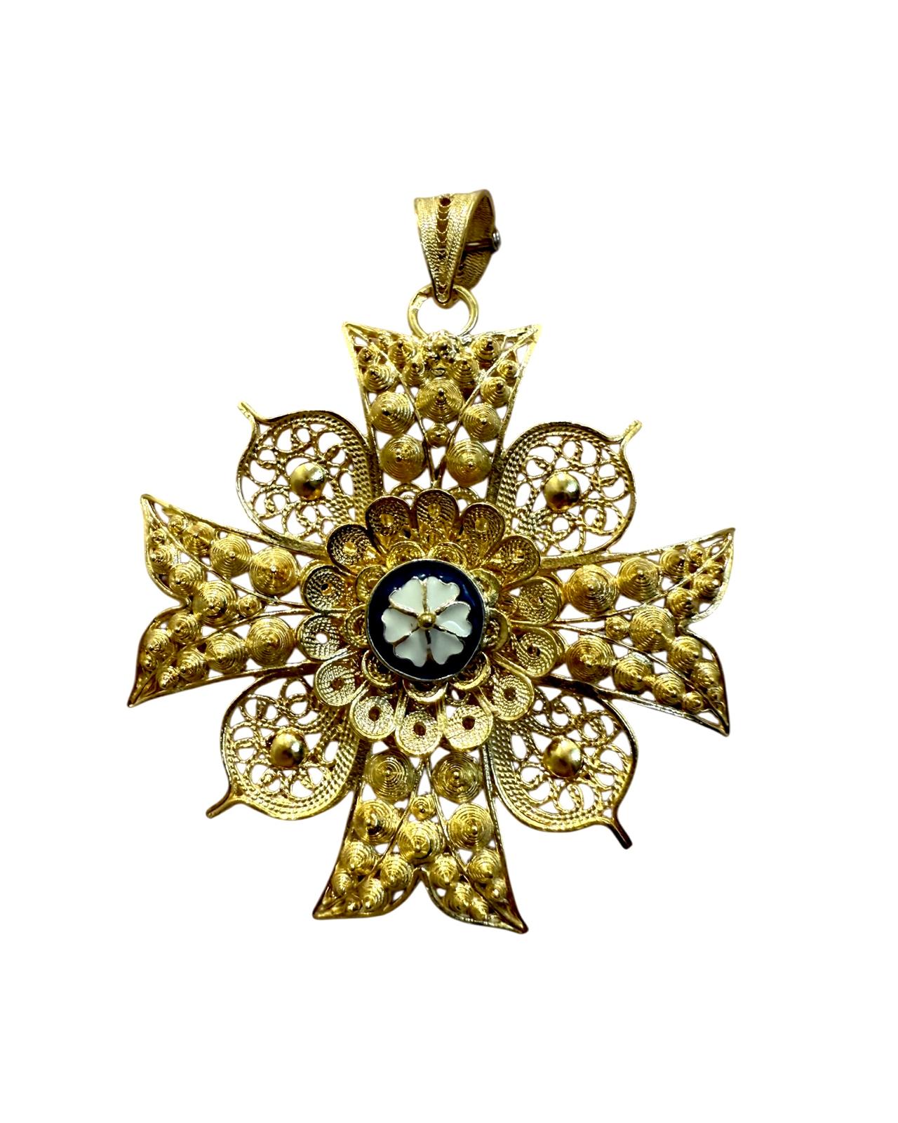 Medalha Cruz de Malta de Filigrana em Prata Dourada com Esmalte Azul e Branco