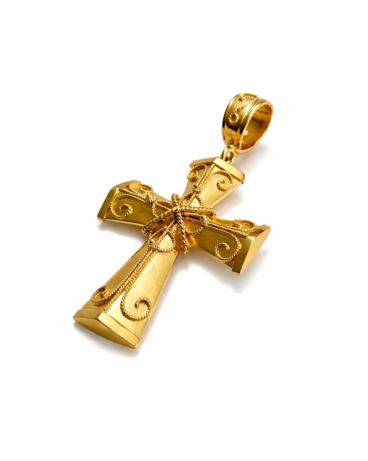 Medalha Cruz Trabalhada em Prata Dourada
