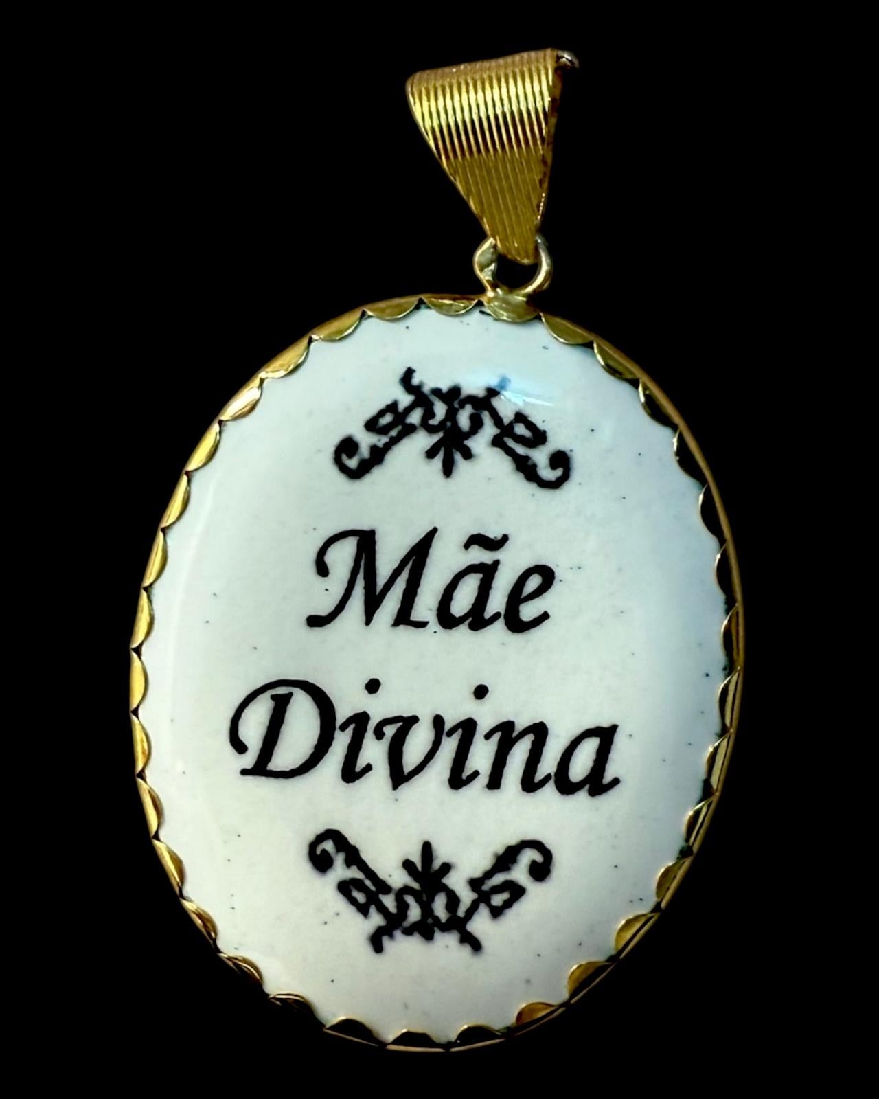 Medalha Mãe Divina Lisa em Prata Dourada com Esmalte Preto e Branco