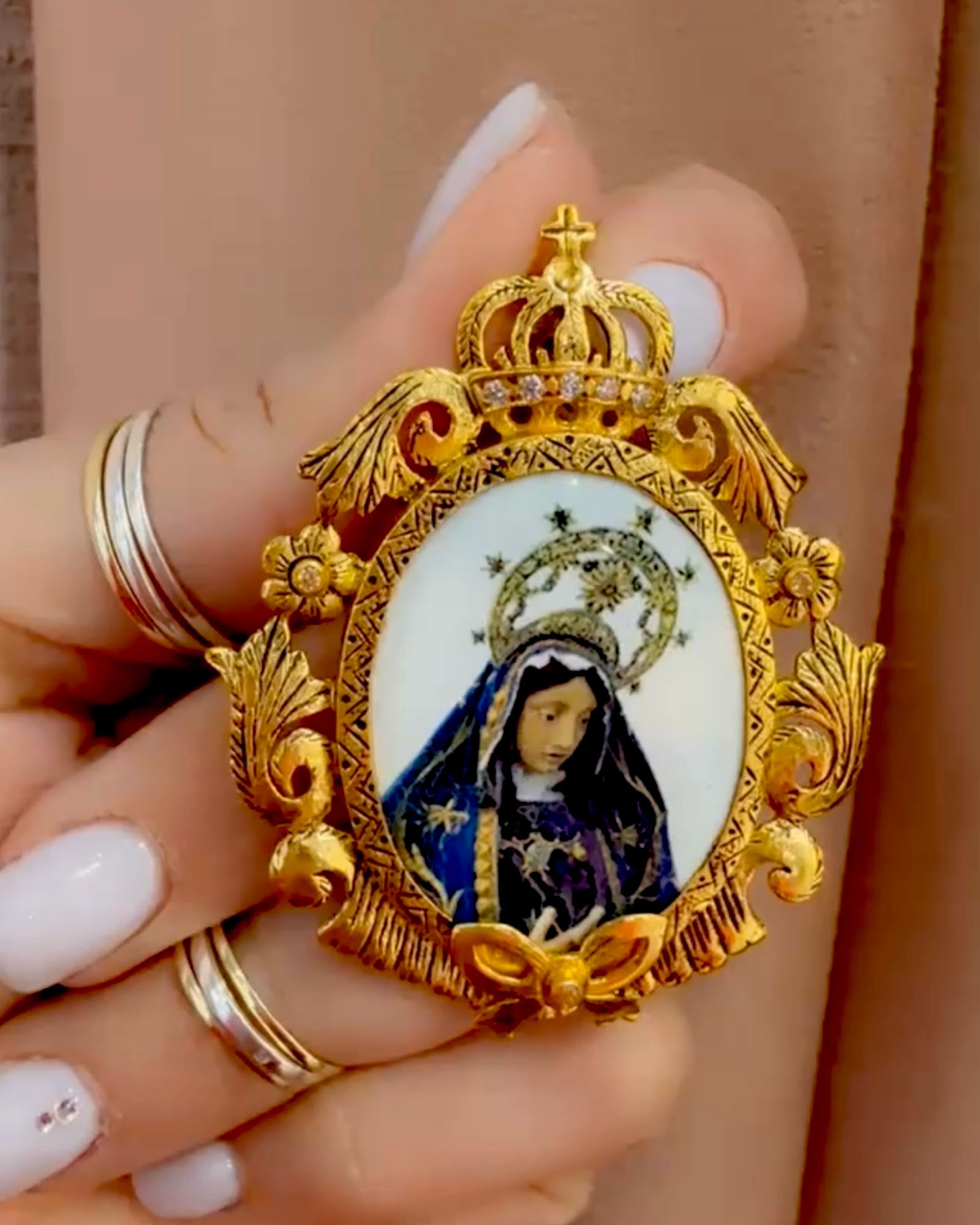 Medalha de Nossa Senhora da Agonia em Prata Dourada com Esmalte