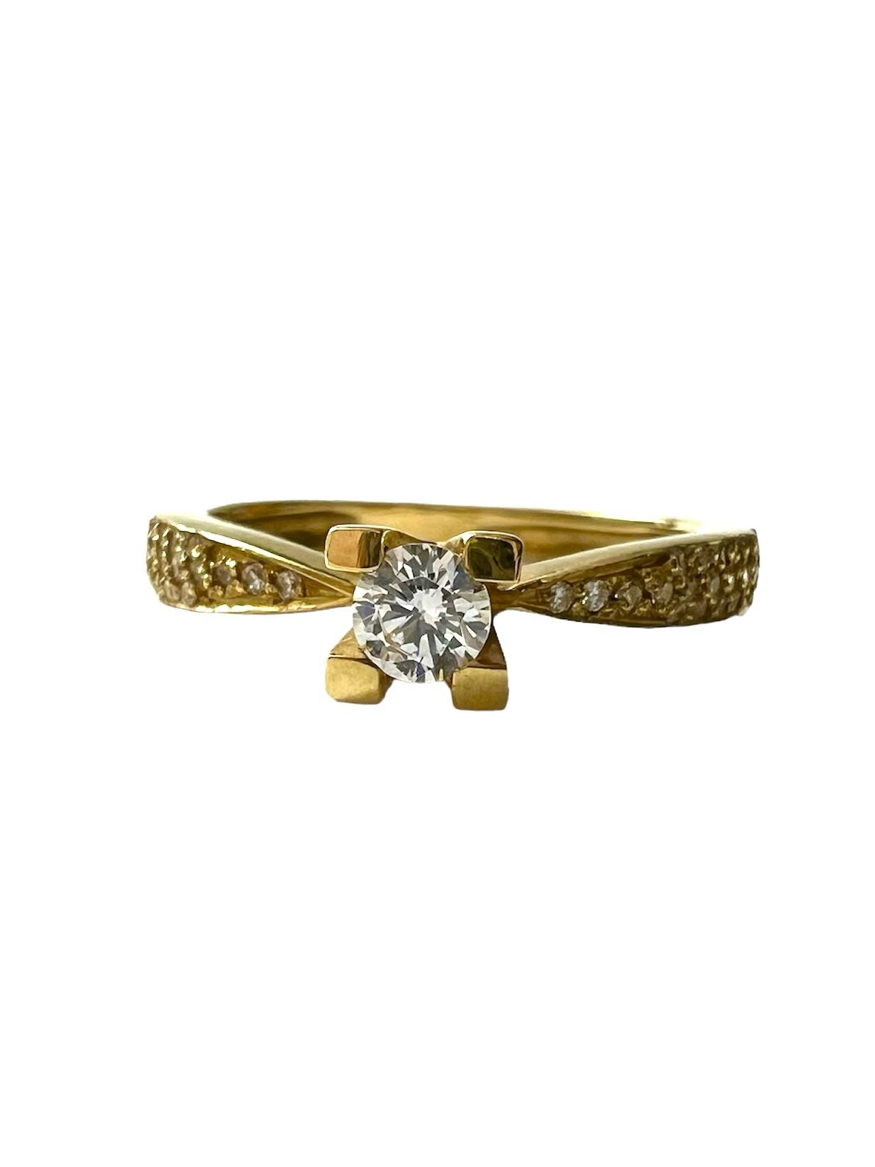 Solitaire Engagement Ring in Gold 