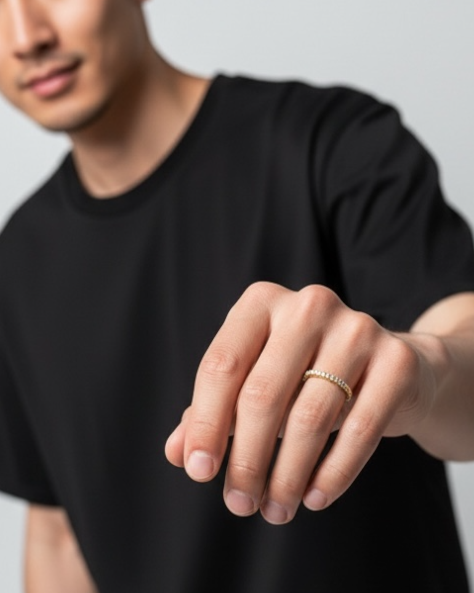 Anel Fino com Brilho em Prata Dourada