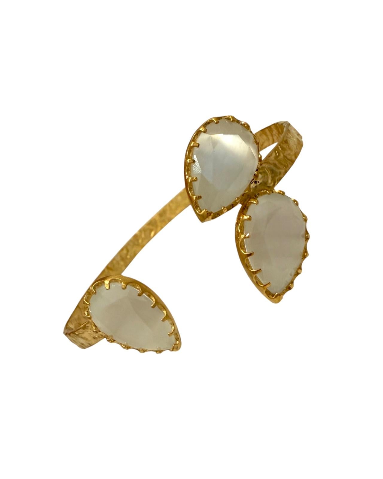 Pulseira Gotas Branco Leitoso em Prata Dourada