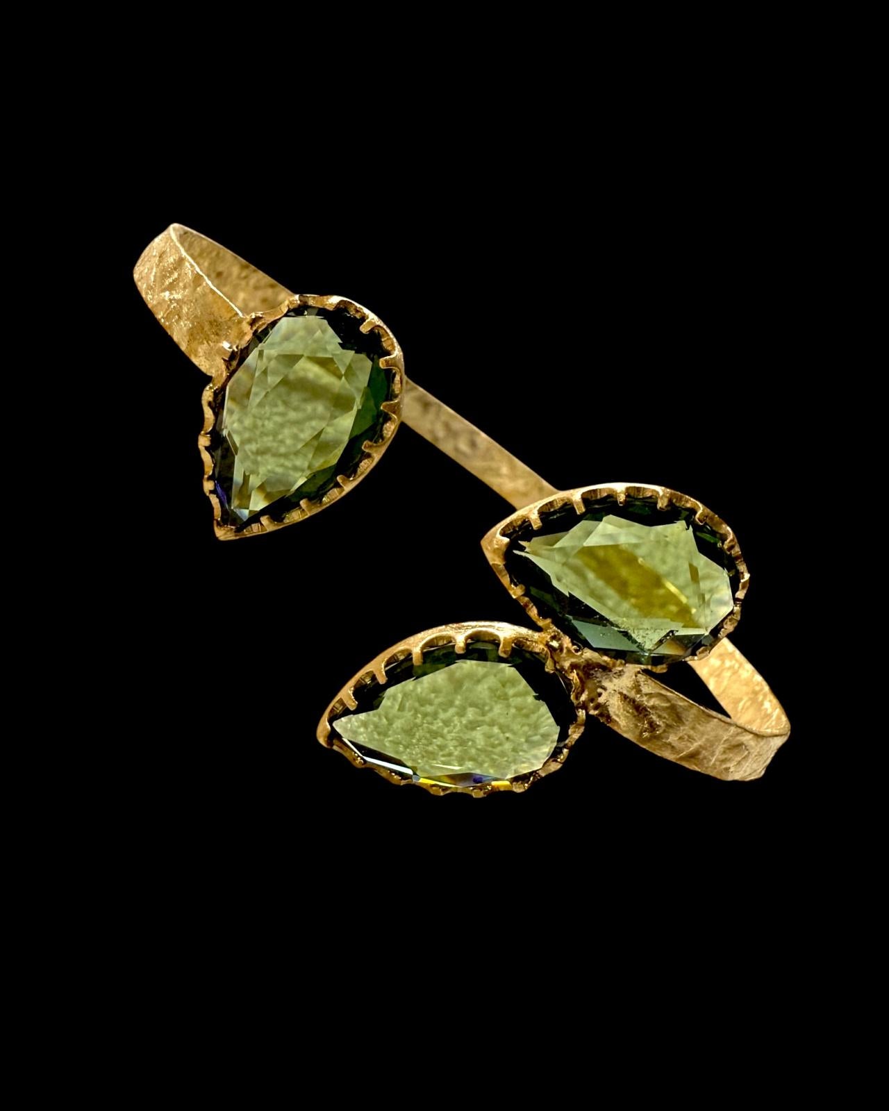 Pulseira Gotas Verdes Claras em Prata Dourada
