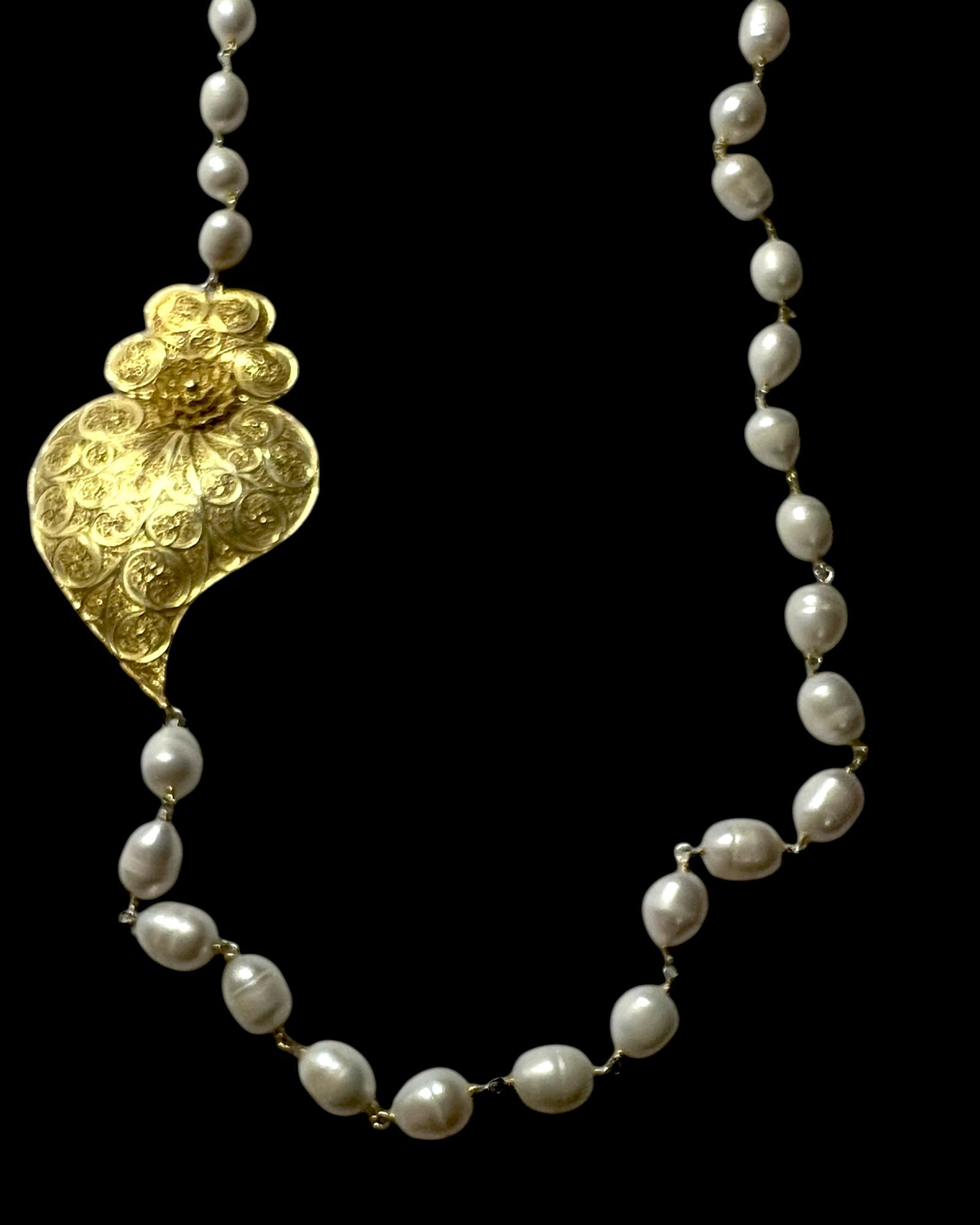 Viana Heart Necklace with Pearls in Gold Plated Silver