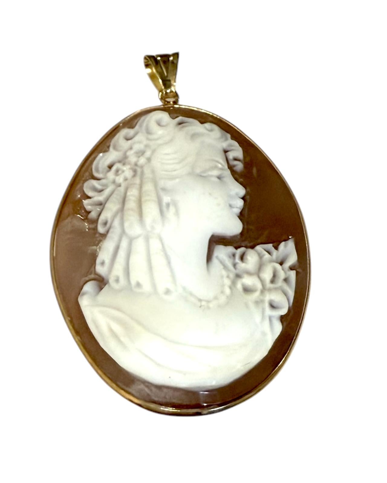 Medalha Camafeu em Prata Dourada